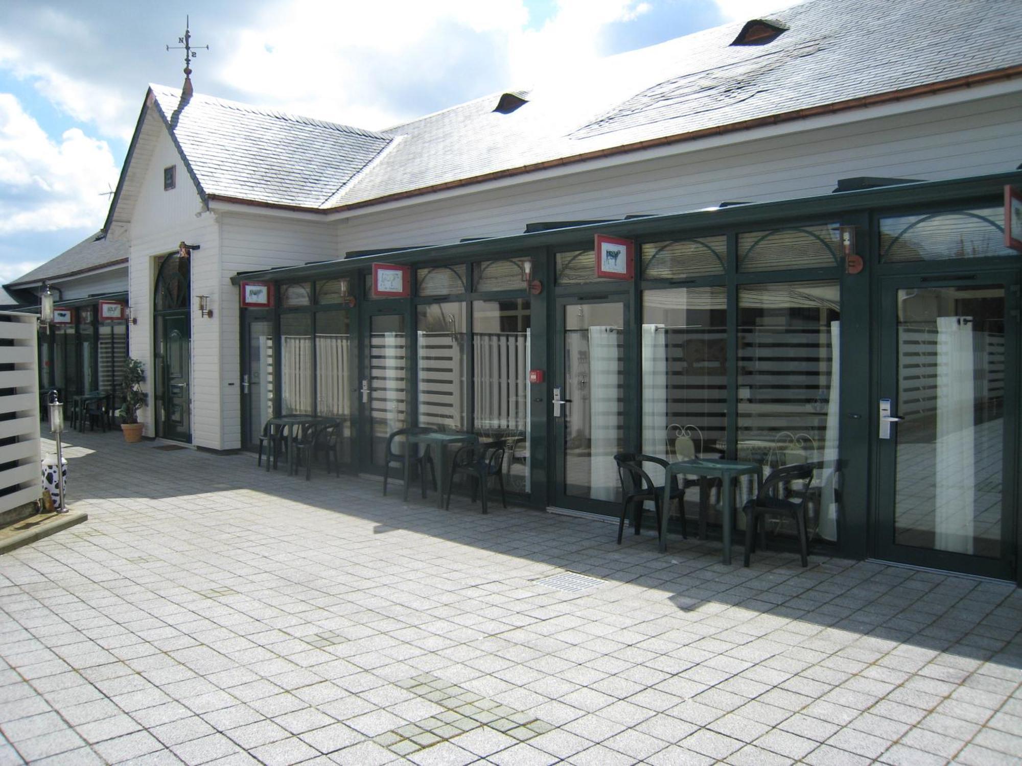 Hôtel Le Manoir aux Vaches Yvetot Exterior foto