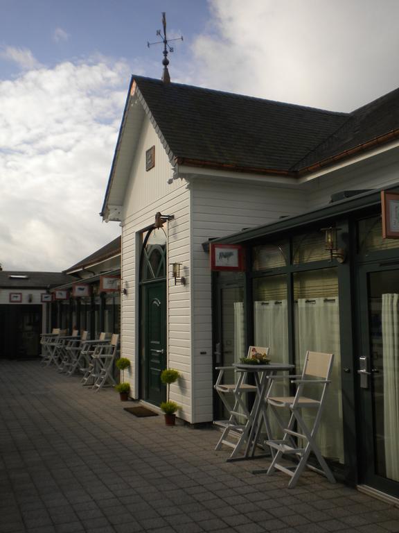Hôtel Le Manoir aux Vaches Yvetot Exterior foto